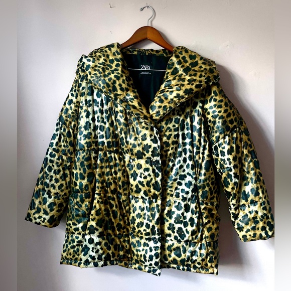 Stylish Oversized water resistant puffer jacket in leopard print, size M - Picture 1 of 5